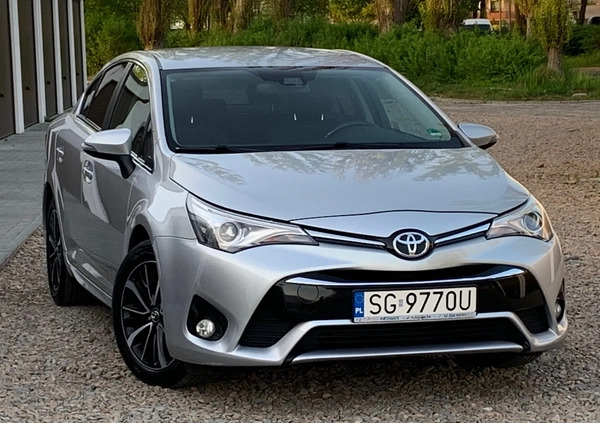 Toyota Avensis cena 59999 przebieg: 195123, rok produkcji 2018 z Będzin małe 277